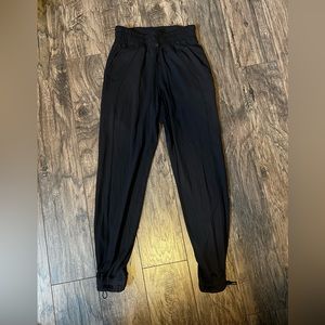 Lululemon women’s joggers